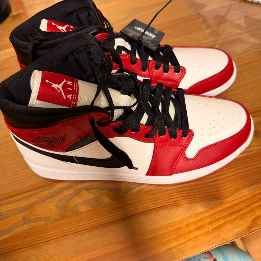 Jordan 1 mens chicago 2020 - Picture 2 of 7